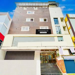 Super Townhouse Mg Road Near Commercial Street